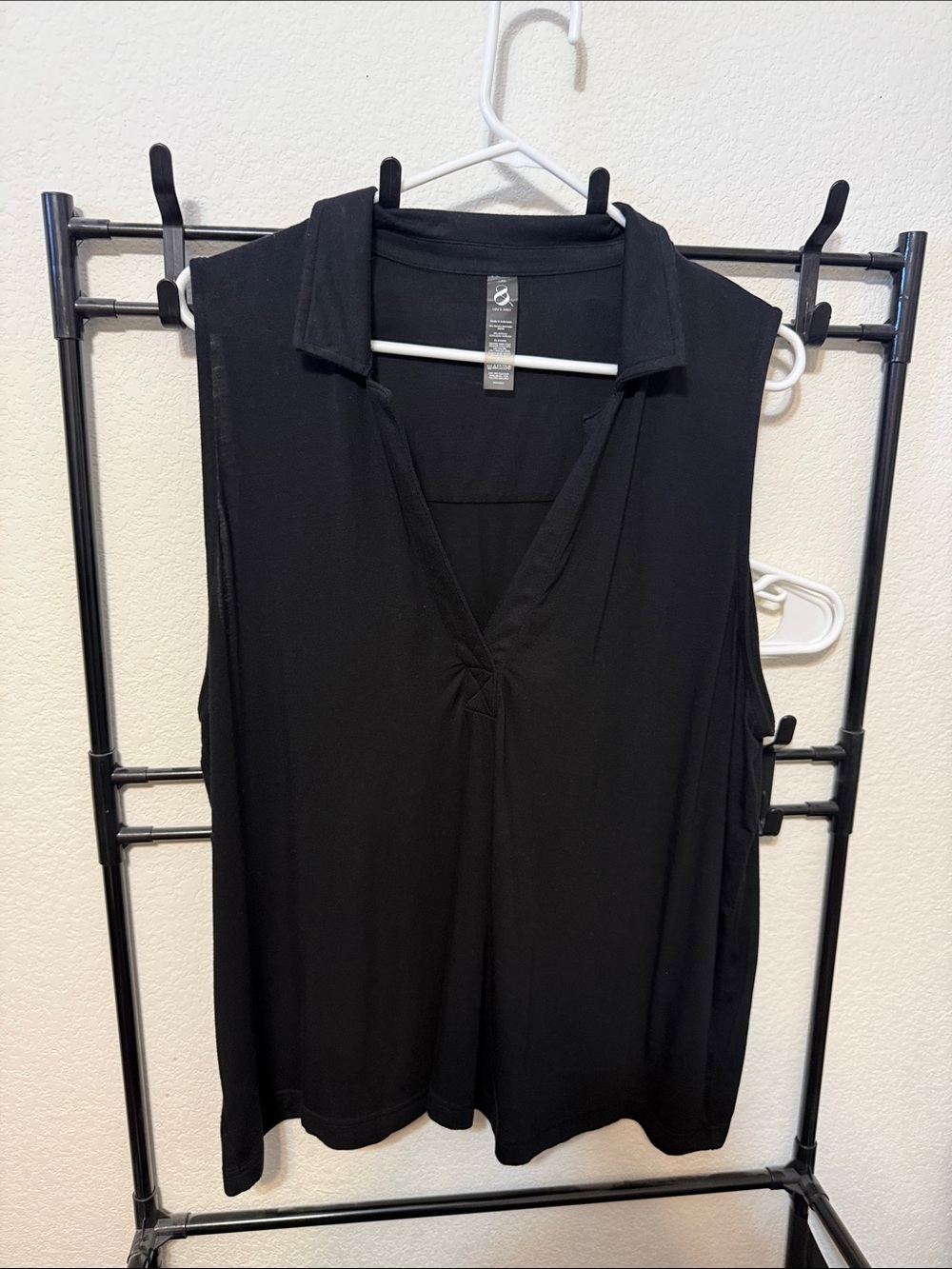 Sporty Black Sleeveless Collared Split-Neck Tank